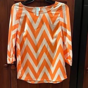 Dina be orange zigzag blouse with jewel button on end of sleeve, size Small